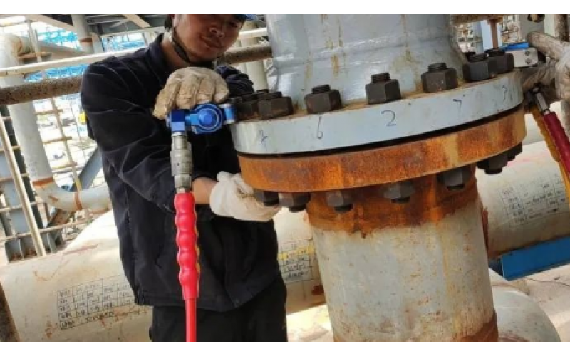 冶金余热回收设备螺栓安装预紧选用KWZK开云kaiyun(中国)液压力矩扳手